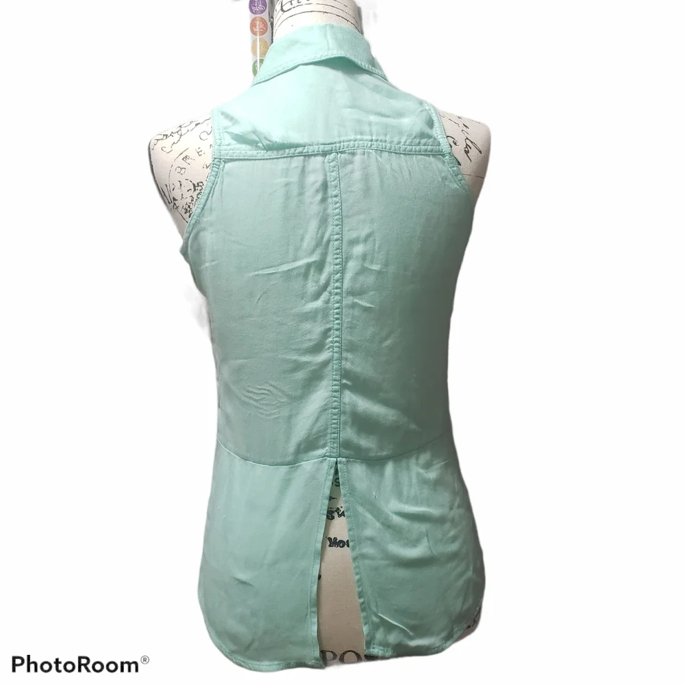 New Mossino XS Button Down Shirt